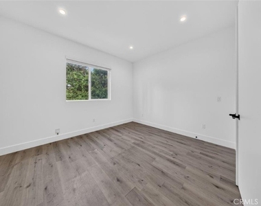 10853 Otsego Street - Photo Thumbnail 29