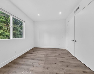 10853 Otsego Street - Photo Thumbnail 31