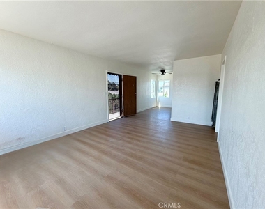 1426 1/2 W 83rd - Photo Thumbnail 3