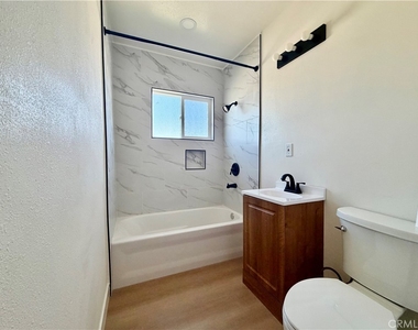 1426 1/2 W 83rd - Photo Thumbnail 2