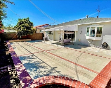 11652 Faculty Dr - Photo Thumbnail 1
