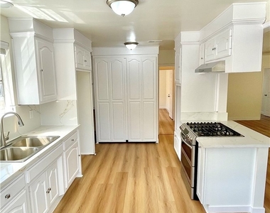 11652 Faculty Dr - Photo Thumbnail 4