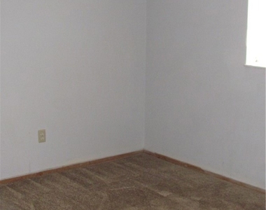 761 Upton Drive - Photo Thumbnail 15