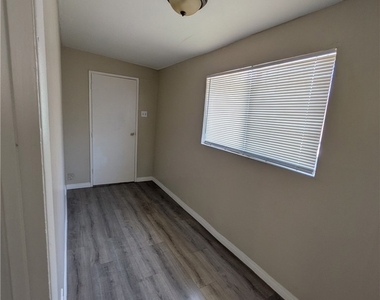 1231 S Duncan - Photo Thumbnail 3