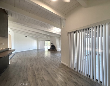 16371 Chella Drive - Photo Thumbnail 7