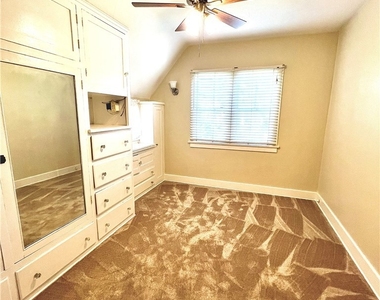 180 W 9th Street - Photo Thumbnail 16