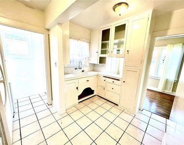180 W 9th Street - Photo Thumbnail 7