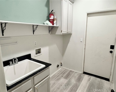 12169 Wembley Court - Photo Thumbnail 11