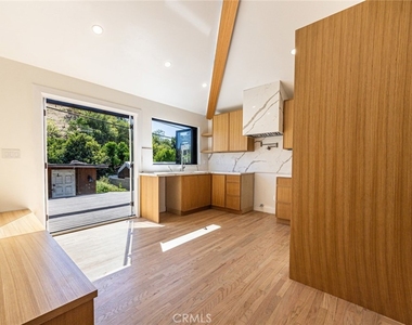 2051 Mcpherson - Photo Thumbnail 16