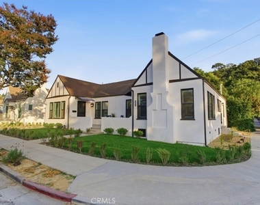 902 Brier Lane - Photo Thumbnail 1