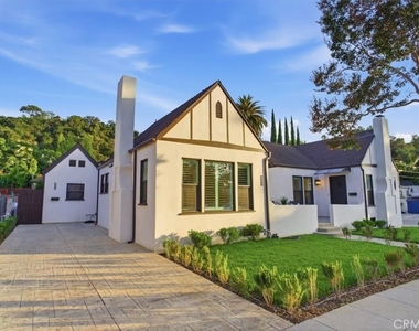 902 Brier Lane - Photo Thumbnail 8