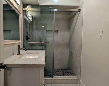 1300 Midvale Avenue - Photo Thumbnail 11