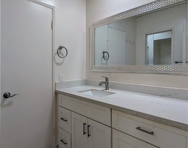 1300 Midvale Avenue - Photo Thumbnail 14
