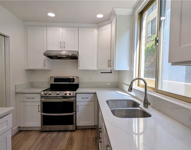 1300 Midvale Avenue - Photo Thumbnail 8