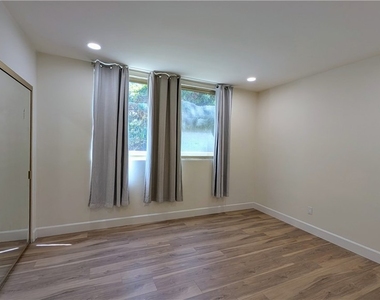 1300 Midvale Avenue - Photo Thumbnail 10