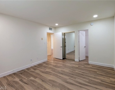 1300 Midvale Avenue - Photo Thumbnail 13