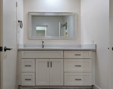 1300 Midvale Avenue - Photo Thumbnail 16