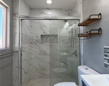 2132 Divine - Photo Thumbnail 9