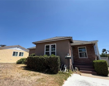 2132 Divine - Photo Thumbnail 17