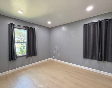 2132 Divine - Photo Thumbnail 4