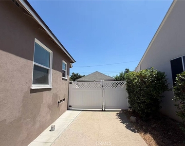 2132 Divine - Photo Thumbnail 16