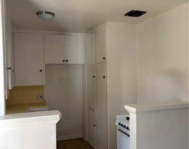 5633 Noel Drive - Photo Thumbnail 4