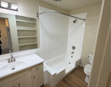 2053 N Garfield - Photo Thumbnail 14