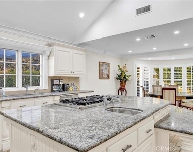 915 Edie Drive - Photo Thumbnail 11