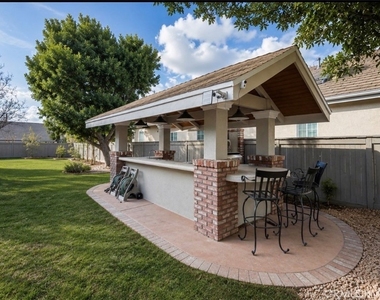 915 Edie Drive - Photo Thumbnail 7