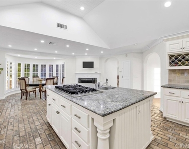 915 Edie Drive - Photo Thumbnail 9