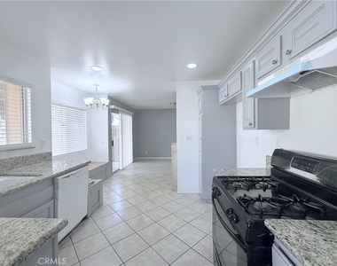 11876 Albion Way - Photo Thumbnail 4