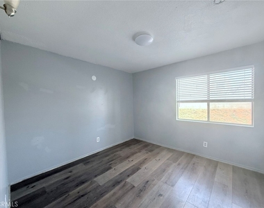 11876 Albion Way - Photo Thumbnail 16