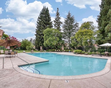 535 Churchill Downs Ct - Photo Thumbnail 23