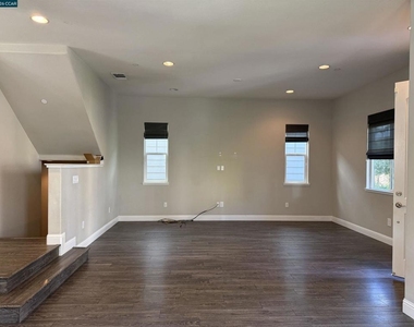 64 Persimmon Walk - Photo Thumbnail 5