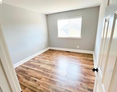 2413 Santa Cruz Ct - Photo Thumbnail 26