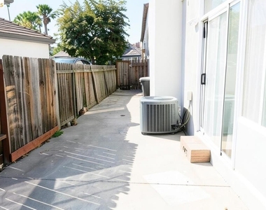 2413 Santa Cruz Ct - Photo Thumbnail 43