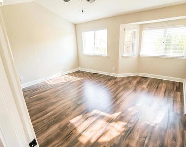 2413 Santa Cruz Ct - Photo Thumbnail 21