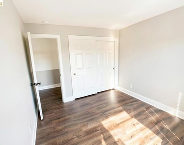 2413 Santa Cruz Ct - Photo Thumbnail 24