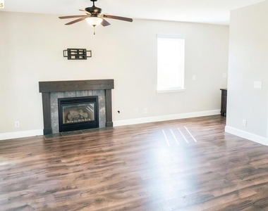 2413 Santa Cruz Ct - Photo Thumbnail 15
