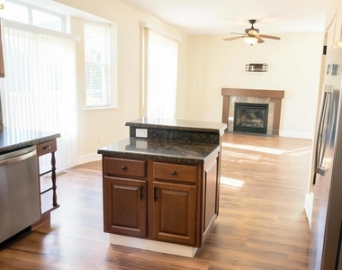 2413 Santa Cruz Ct - Photo Thumbnail 9