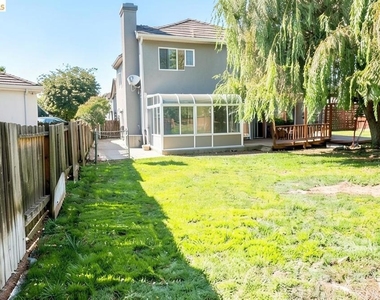 2413 Santa Cruz Ct - Photo Thumbnail 38