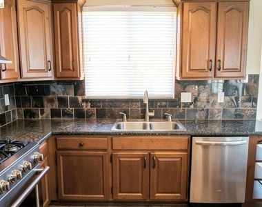 2413 Santa Cruz Ct - Photo Thumbnail 11