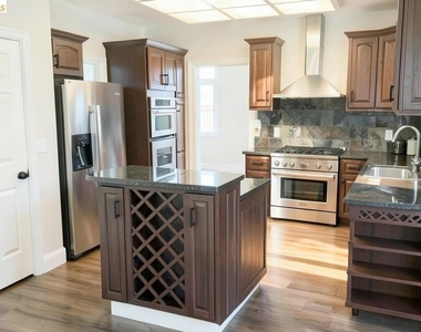 2413 Santa Cruz Ct - Photo Thumbnail 8