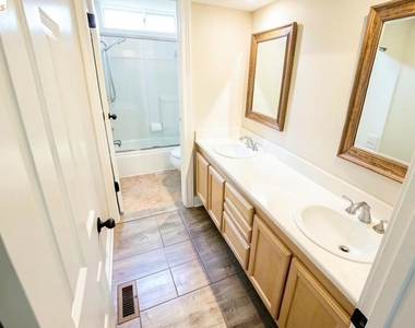 2413 Santa Cruz Ct - Photo Thumbnail 34