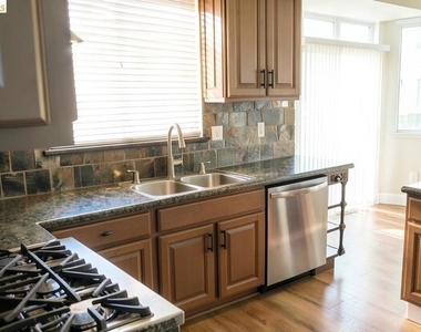 2413 Santa Cruz Ct - Photo Thumbnail 10