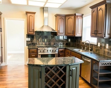 2413 Santa Cruz Ct - Photo Thumbnail 12