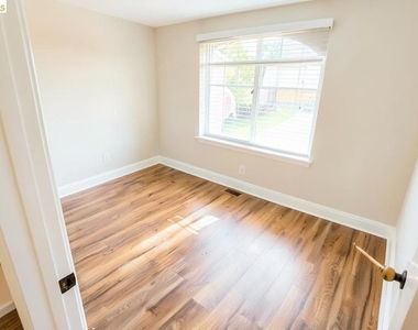 2413 Santa Cruz Ct - Photo Thumbnail 22