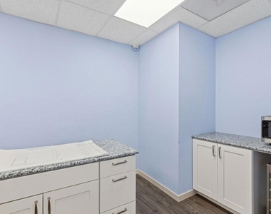 869 Woodside Way - Photo Thumbnail 4