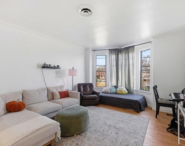 869 Woodside Way - Photo Thumbnail 12