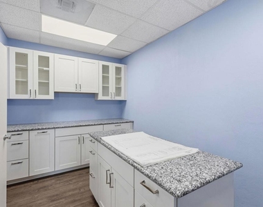 869 Woodside Way - Photo Thumbnail 6